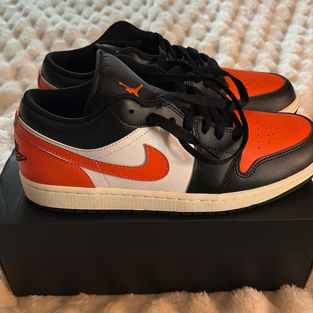 New Men’s Air Jordan 1 Low- Size 10